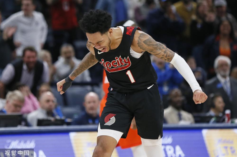 他展现了出 他展现了出